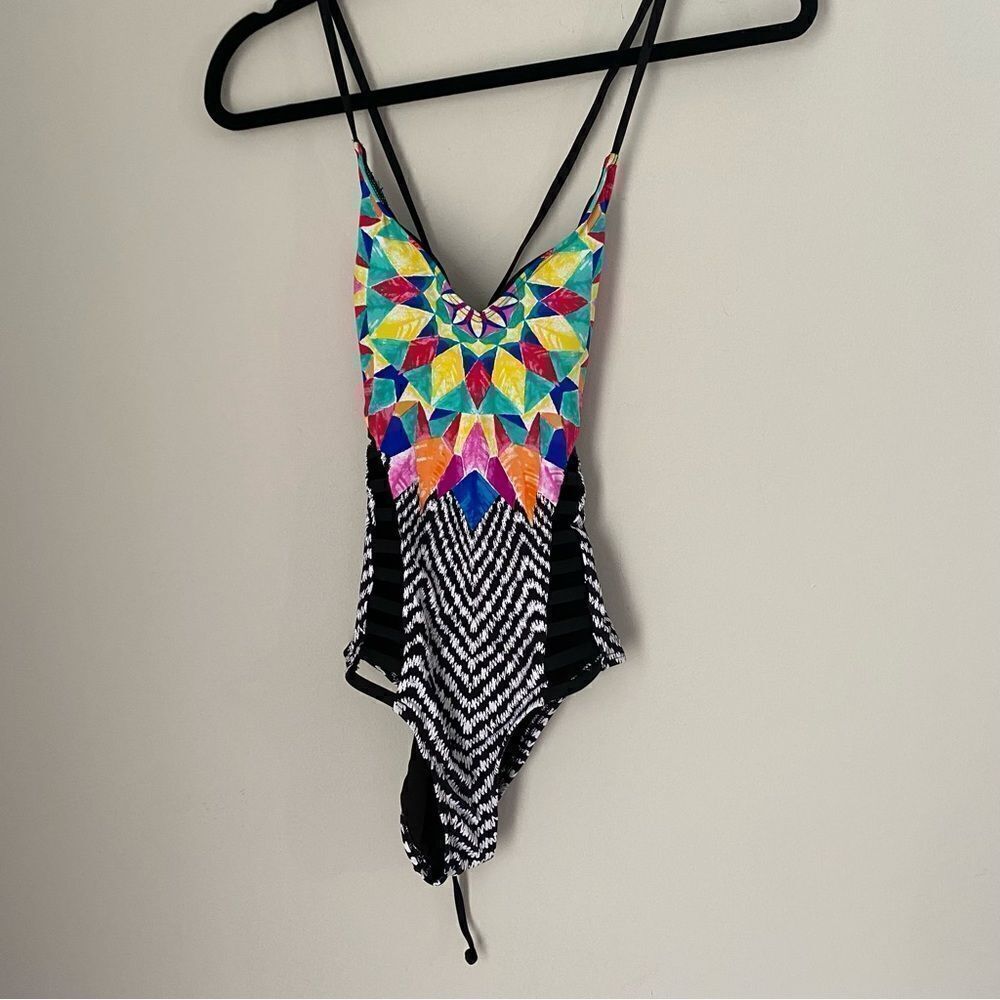 Bar III Womens Strappy Feather Print One-Piece Swimsuit size XS